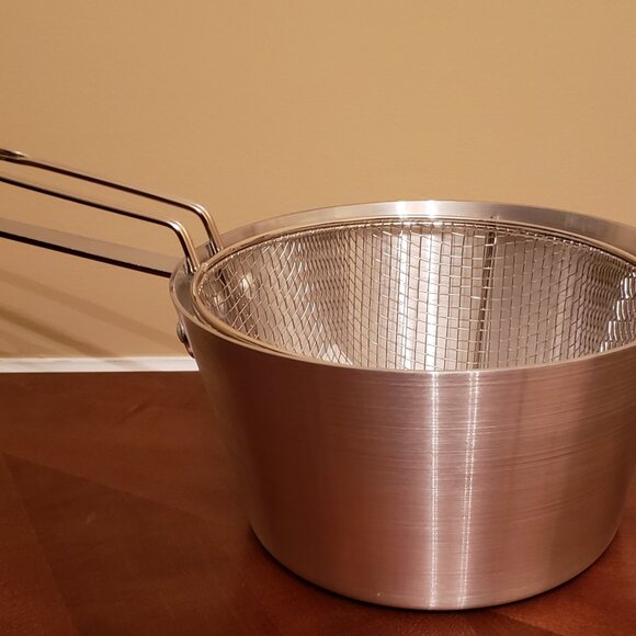 (NWT) Thunder Group 5.5-Quart Fryer Pan with 9" Basket - Picture 4 of 7